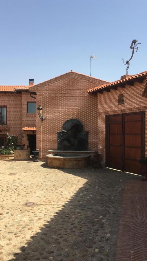 Casa Del Trotamundos Guest House Villamayor de Campos ภายนอก รูปภาพ